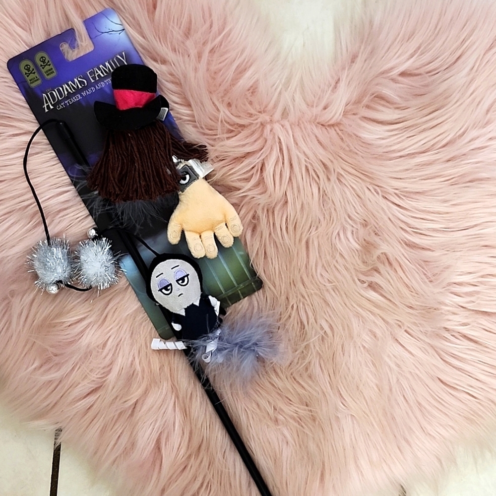 Brand New ADDAMS FAMILY HALLOWEEN INSPIRED CAT TEASER WAND & TOYS SET-3CT